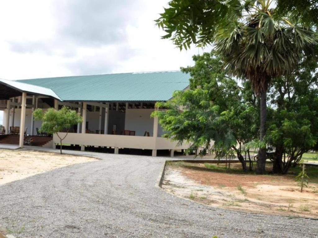 Naaval Hotel Batticaloa Zewnętrze zdjęcie